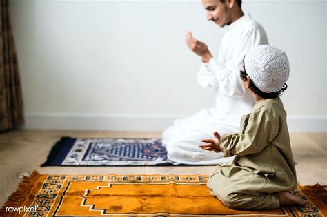 Muslim boy learning how to make Dua to Allah | premium image by ...