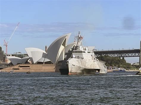 USS Canberra arrives in Sydney ahead of commissioning - Aerotech News ...