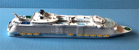 Oasis of The SEAS Royal Caribbean Cruise Ship Model in Scale 1:1250 ...