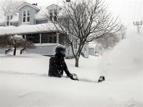 Blizzard 2015: New England Gets Walloped by More Than 2 Feet of Snow ...