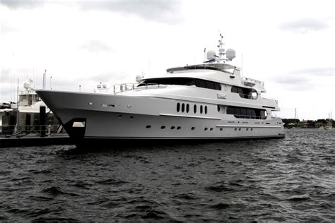 Tiger Woods' $20M Yacht Named "Privacy" Is Chock-Full of Awesome ...