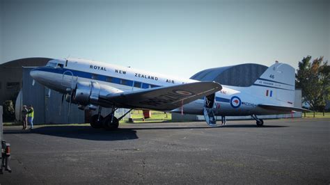 Douglas DC-3, the only flying DC 3 in NZ. Douglas, Planes, Cargo ...