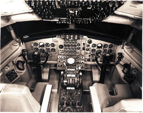 Boeing 707 cockpit simulator. - Atom site for DRISA