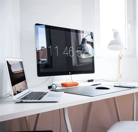 9 Best Minimalist Desk Setups for Your Workspace | Gridfiti