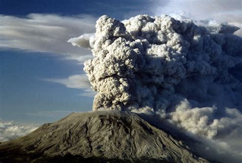 Impressive Historical Photos From Mount St. Helen's Eruption, 40 Years ...