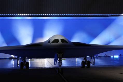 Das Pentagon startet seinen neuen Stealth-Bomber, den B-21 Raider ...