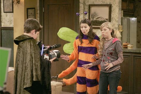 Iscream on halloween icarly - girlsbezy