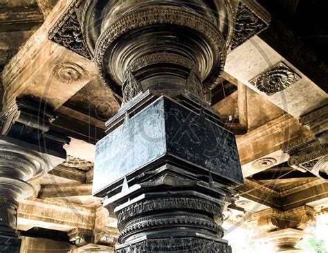 Image of Pillars in 1000 Pillar Temple Warangal-IX911045-Picxy