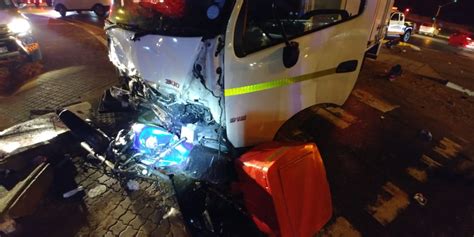 Arrive Alive on Twitter: "Gauteng: Three injured in Fourways crash ...