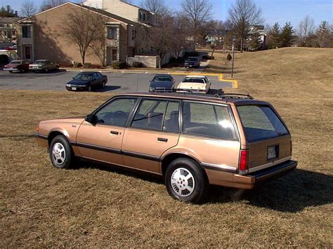 Oldsmobile Firenza I 1982 - 1988 Hatchback 3 door :: OUTSTANDING CARS