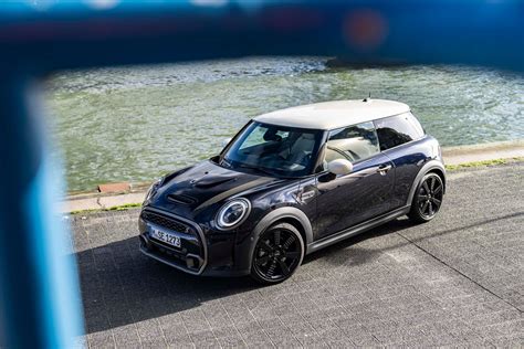 MINI Cooper S Aims to Increase Charisma With Resolute Edition in ...