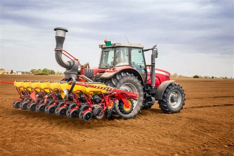 Tillage Equipment: A Useful Guide for Farmers - Kelly Tillage EU