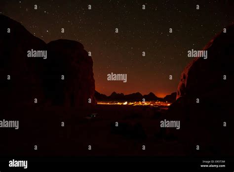 Wadi rum night hi-res stock photography and images - Alamy