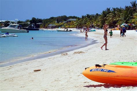 File:West Bay Beach -Roatan -Honduras-23May2009.jpg