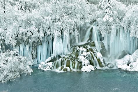 Winter at Plitvice Lakes - Nacionalni park "Plitvička jezera"