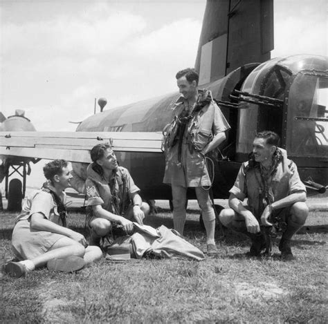 The crew of Vickers Wellington Mark X, HZ950, of No. 99 Squadron RAF ...