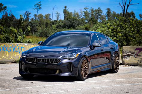 Kia Stinger GT Black with Bronze Vossen VFS-4 Wheel | Wheel Front