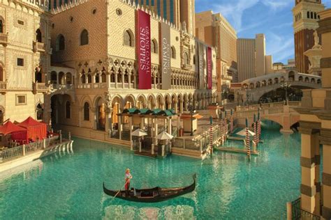 Indoor & Outdoor Gondola Rides | The Venetian® Las Vegas