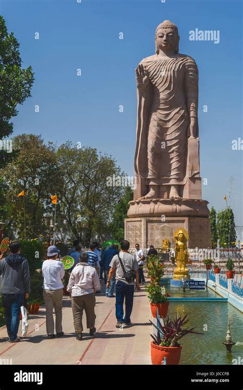 Buddha sarnath buddhist north india hi-res stock photography and images ...