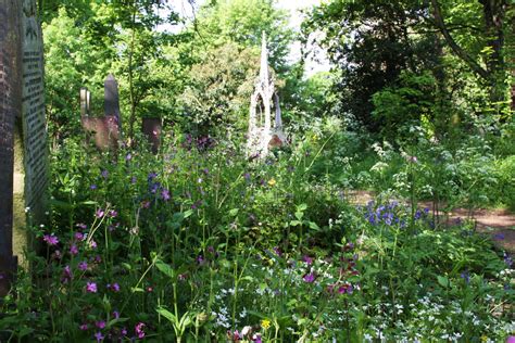 Tower Hamlets Cemetery Park | Attractions in Mile End, London