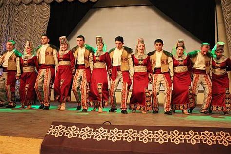 Armenian traditional dance Kochari - Chinarmart