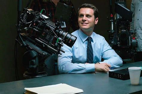 Behind the scene shot of Mindhunter as Holden Ford, played by Jonathan ...