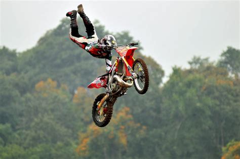 Stunts Amazing Pictures, Dirt Bikes, Adrenaline, Stunts, Bicycle, Bike ...