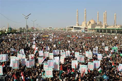 Massive protest in Sanaa after US, UK strikes on Yemen rebels | news ...