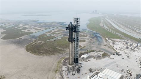 SpaceX's Starship looks amazing stacked for launch in…