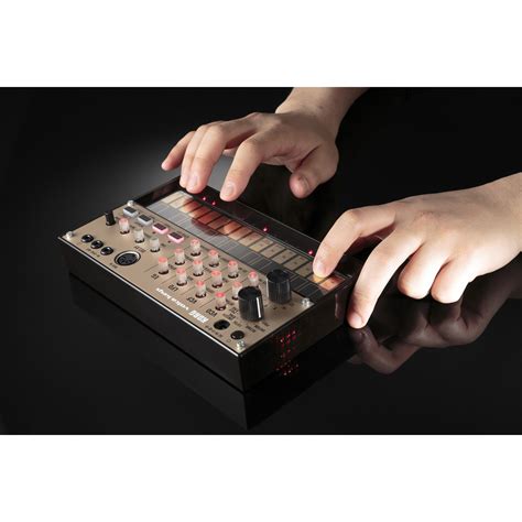 Korg Volca Keys Analog Loop Synth at Gear4music.com