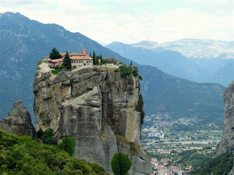 The Italian Backpacker: Touching the sky: the monasteries of Meteora