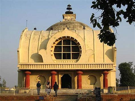 The Parinirvana Temple with the Parinirvana Stupa (Kushinagar) | buddhism