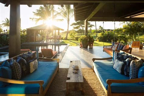 This amazing Hawaii beach house is designed for indoor outdoor living