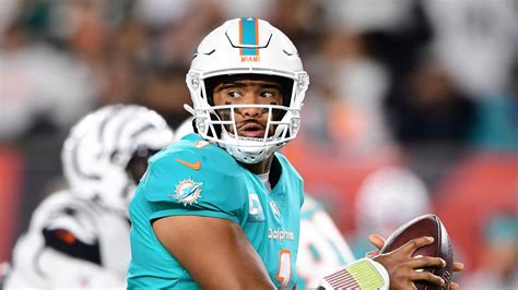 Tua Tagovailoa: Dolphins QB taken to hospital with head, neck injuries ...