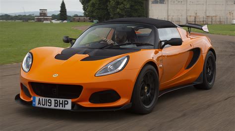 Lotus Elise Interior Layout & Technology | Top Gear