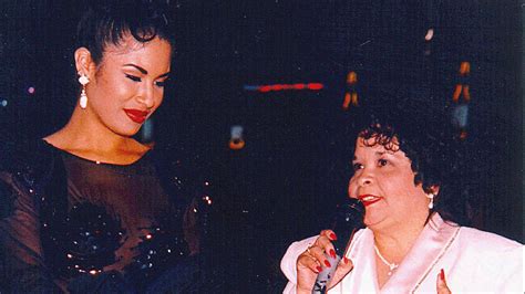 The Red Flags Before Yolanda Saldivar Shot Selena - A&E True Crime