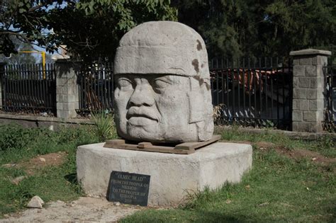 Cabeza Olmeca en el museo nacional de Etiopía : mexico