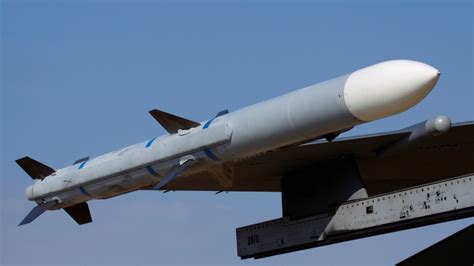 UK to provide Ukraine cutting edge AMRAAM air defence missiles