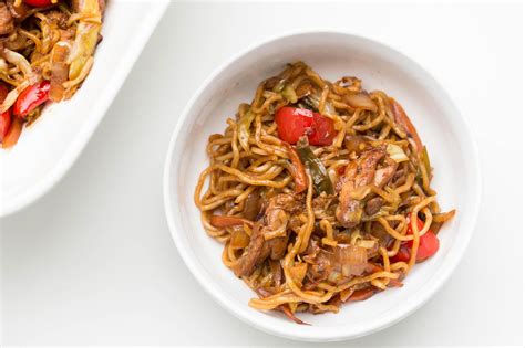 Simple Yakisoba Noodles Recipe - Momsdish