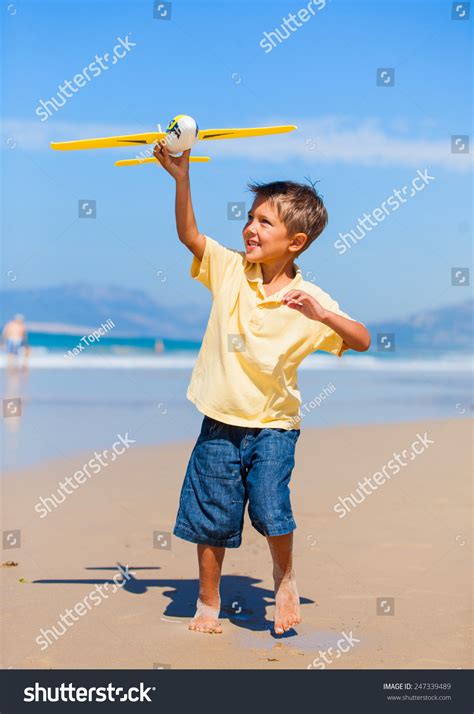 Beach Kid Boy Kite Flying Outdoor Stock Photo 247339489 | Shutterstock