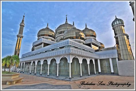 Beladau Seri: Singgah Sebentar di Masjid Kristal, Terengganu.