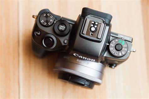 Hands On With The Minuscule Canon M5 Mirrorless | First Impressions