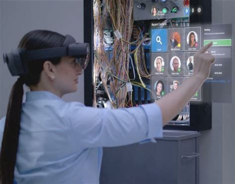 HoloLens 2 Expected to be Announced Today While Microsoft Workers ...