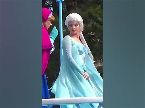 Anna Pranks Elsa #frozen #elsa #shortsvideo #anna #disneyparade #shorts ...