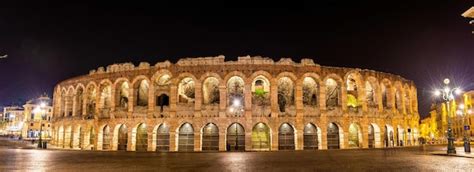 Premium Photo | The arena di verona at night italy