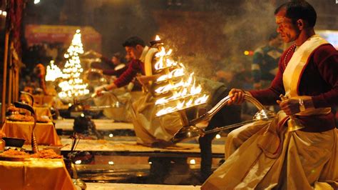 VARANASI [BANARAS] - KASHI - The City Of Temple - GANGA AARTI - History ...