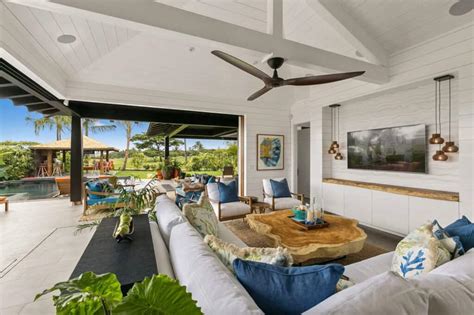 This amazing Hawaii beach house is designed for indoor outdoor living