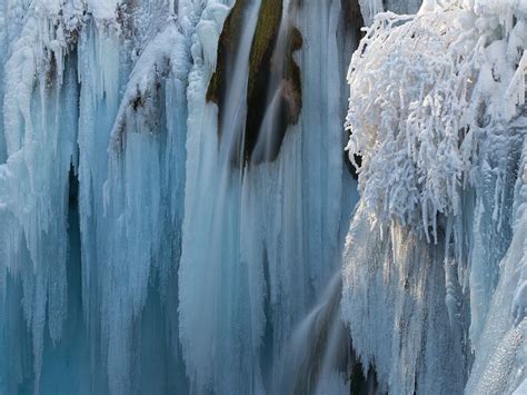 How to visit the frozen Plitvice Lakes in winter - Adventurous Miriam