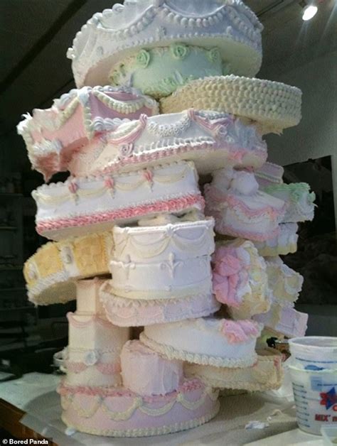 Hilarious snaps reveal failed wedding cakes | Daily Mail Online