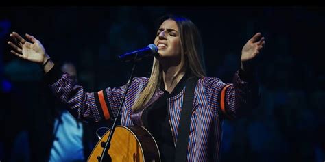 Hillsong Worship - 'King of Kings' (Live Music Video) | 95.5 The Fish ...